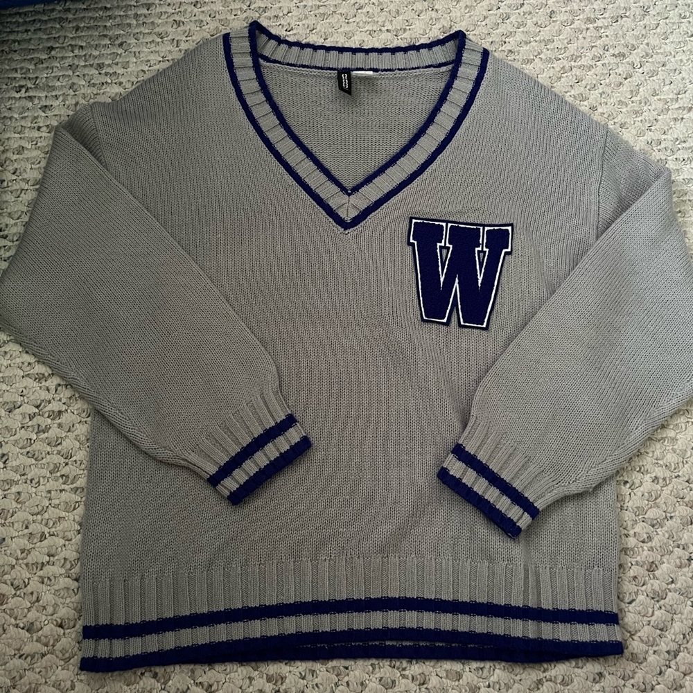 H&M V-neck Oversized Sweater Size S